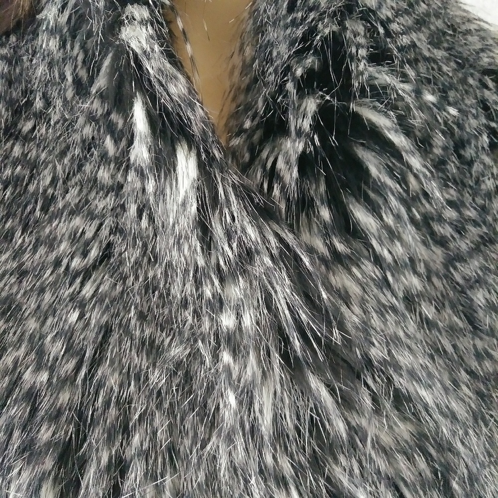HP! Alice + Olivia Gray Flutter Faux Fur Vest - Picture 6 of 7